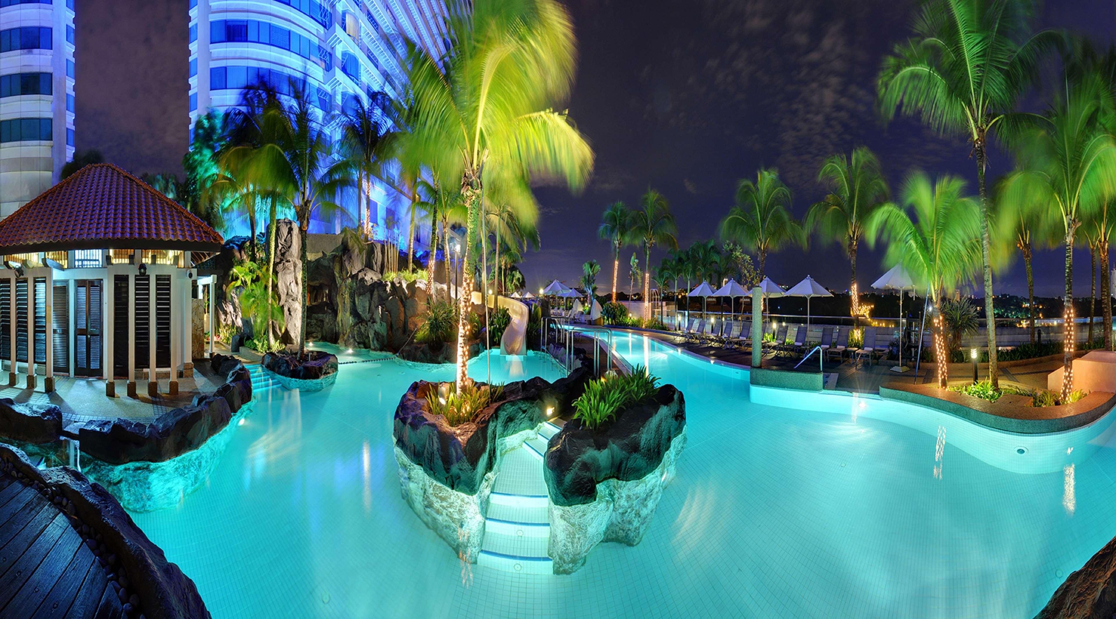 Hilton Kuala Lumpur Hotel Exterior photo The pool at the Royal Beach Club