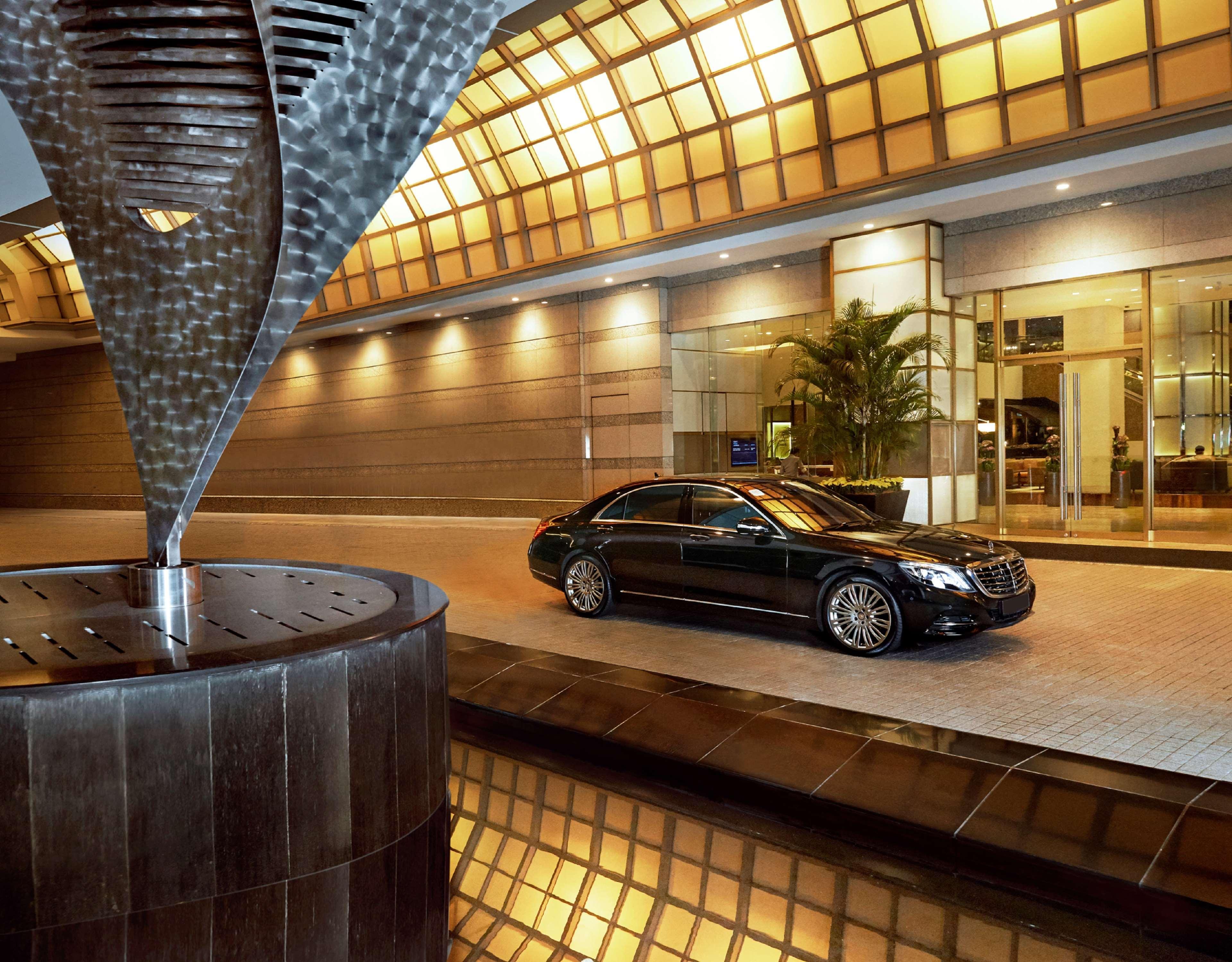 Hilton Kuala Lumpur Hotel Exterior photo Mercedes-Benz S-Class