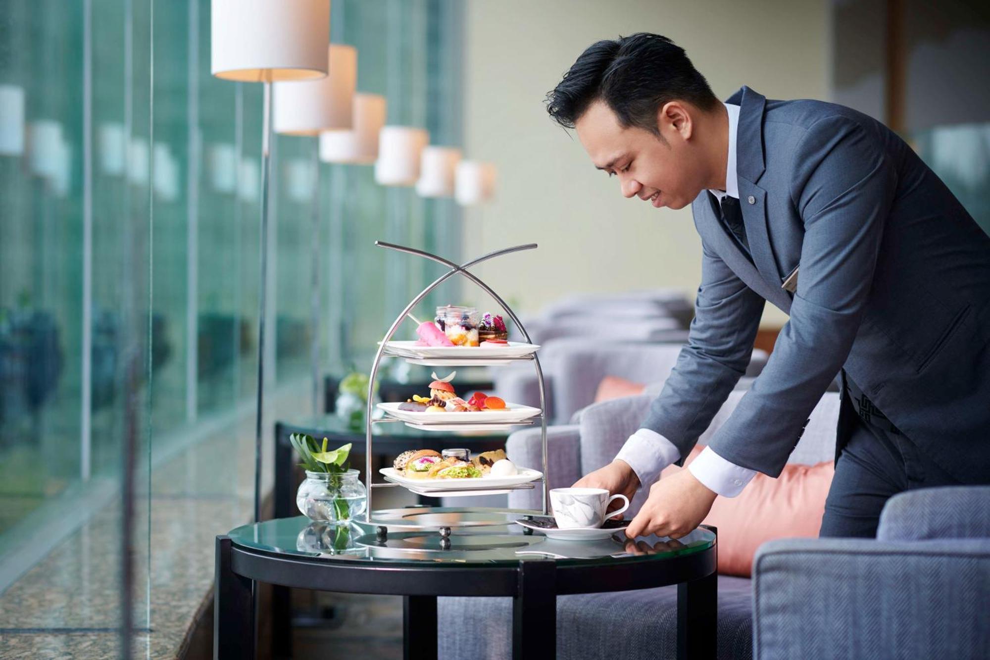 Hilton Kuala Lumpur Hotel Exterior photo A butler at work